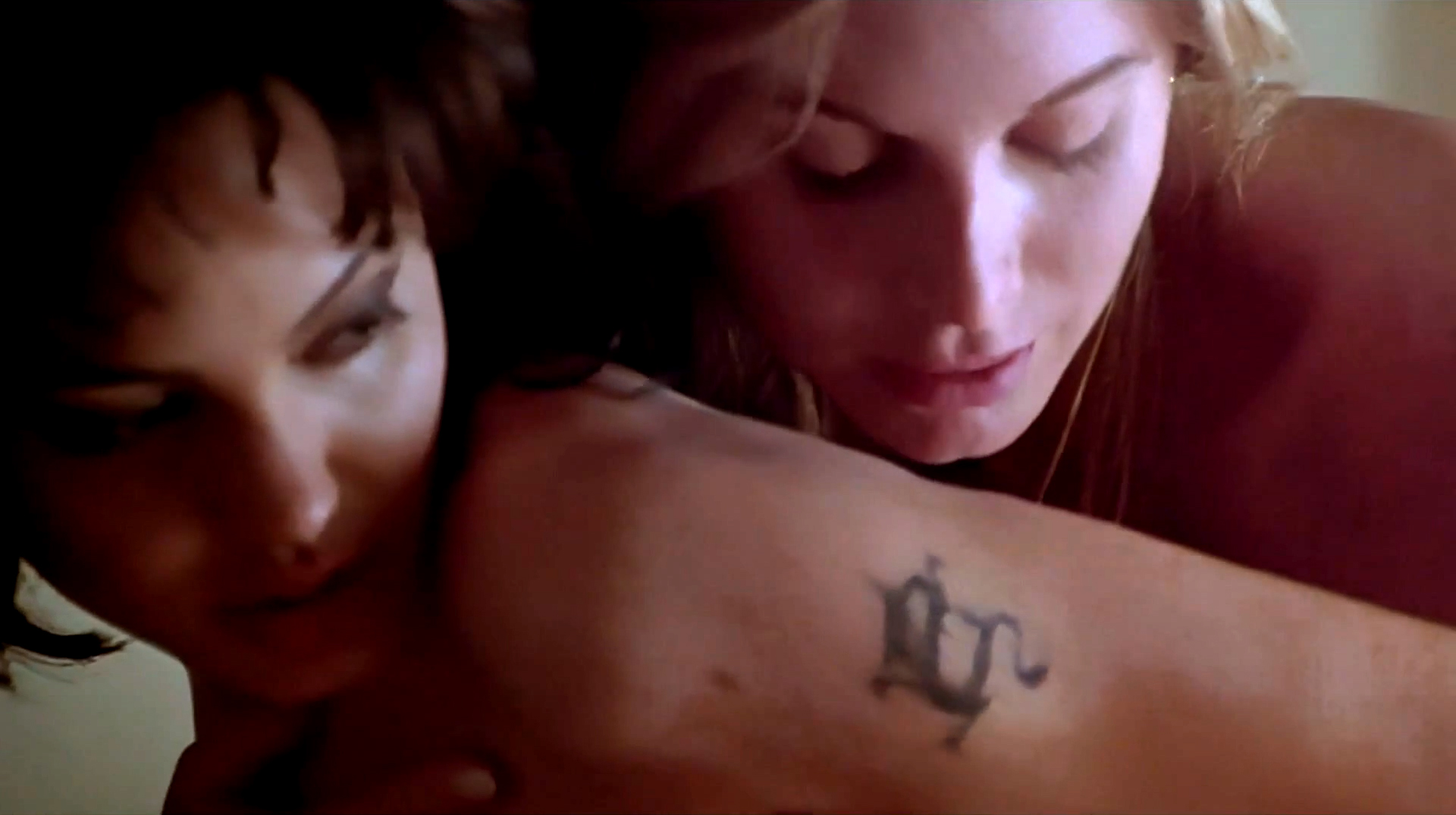 Angelina jolie naked in deleted lesbian sex scene uhq