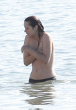 Marion Cotillard topless on the set (10/2011)