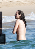 Marion Cotillard topless on the set (10/2011)