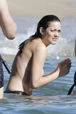 Marion Cotillard topless on the set (10/2011)