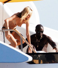 Heidi Klum topless on a yacht (08/2008)