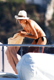 Heidi Klum topless on a yacht (08/2008)