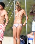Heidi Klum topless in Corsica (8/2011)