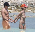 Heidi Klum topless in Mexico (4/2014)