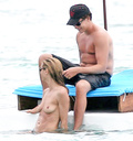 Heidi Klum - topless in Mexico 2 (4/2014)