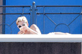 Miley Cyrus topless in Sydney (10/2014)
