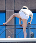 Miley Cyrus topless in Sydney (10/2014)