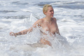 Miley Cyrus topless on Hawaii (01/2015)