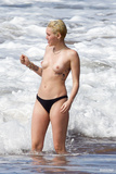 Miley Cyrus topless on Hawaii (01/2015)