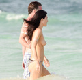 Jamie Murray topless at the beach in Mexico (7/2014)