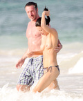 Jamie Murray topless at the beach in Mexico (7/2014)