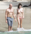 Kelly Brook sunbathing topless in St. Bart’s (11/2005)