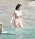 Kelly Brook sunbathing topless in St. Bart’s (11/2005)