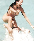 Penélope Cruz - topless at the beach (2/2002)