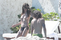 Heidi Klum topless in Mexico, (04/18, part I)