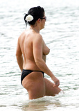 Jessie Wallace topless in Carribean (5/2007)