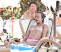 Amelia Windsor topless in Ibiza (8/2018)