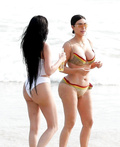 Kim Kardashian flashes killer body