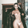 Kim Kardashian feet and nude pics