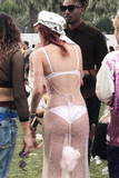 Bella Thorne shows sexy ass