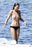 Zoe Saldana topless in Sardinia (8/2021)