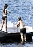 Zoe Saldana topless in Sardinia (8/2021)