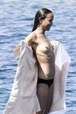 Zoe Saldana topless in Sardinia (8/2021)