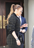 Jennifer Lopez shows off sexy butt