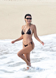 Kourtney Kardashian shows sexy bikini ass