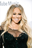 Mariah Carey stuns as cleavage erupts