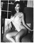 Emily Ratajkowski nude and sexy