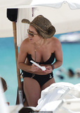Elen Rivas in black bikini at Miami Beach - August 04, 2011