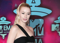 Iggy Azalea upskirt to pussy lips