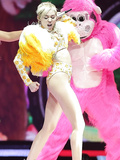 Miley Cyrus Pussy in Sidney (9 Photos)