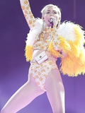 Miley Cyrus Pussy in Sidney (9 Photos)