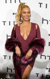 Beyonce Cleavage (31 Photos)