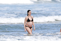 Anne Hathaway in a Bikini (38 Photos)