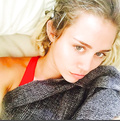 Miley Cyrus Sexy Selfies (6 Photos)