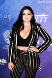 Ariel Winter Cleavage (27 Photos)