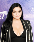 Ariel Winter Cleavage (27 Photos)