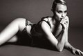 Amber Valletta Topless (3 Photos)