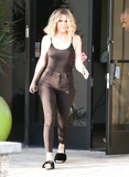 Khloe Kardashian Braless (9 Photos)
