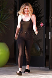 Khloe Kardashian Braless (9 Photos)