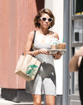 Sarah Hyland Braless (15 Photos)