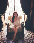 Ariel Winter Sexy (2 Photos)