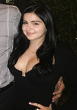 Ariel Winter Cleavage (9 Photos)