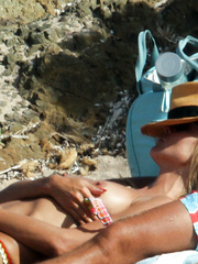 Heidi Klum - Sardinia, Italy (7/2014)