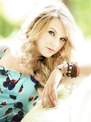 Taylor Swift near nude and sexy pics