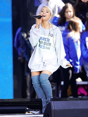 Ariana Grande extremely sexy photos