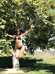 Kourtney Kardashian shows sexy bikini ass